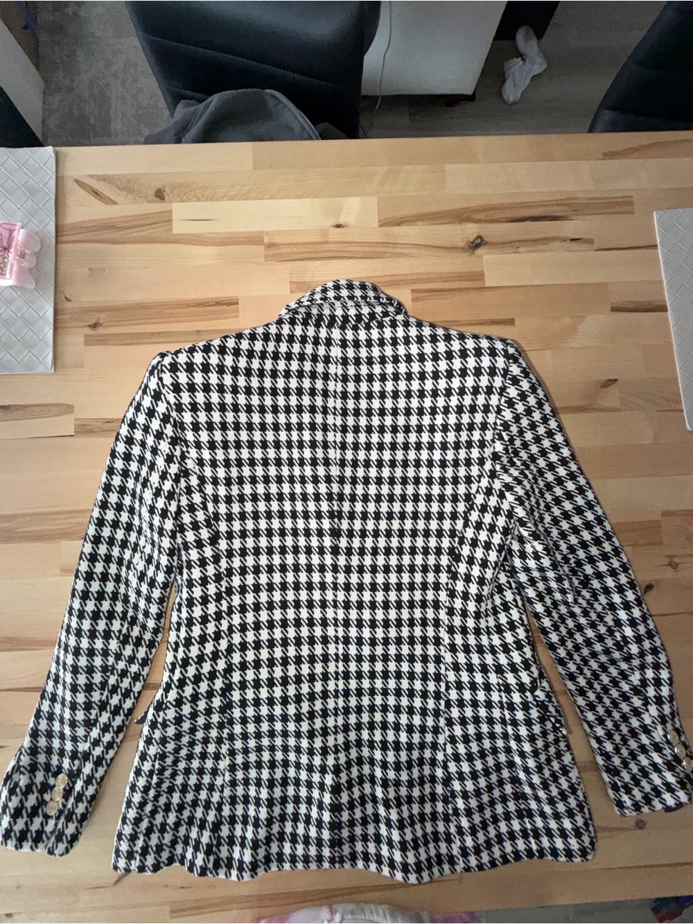 Zara Black & White Houndstooth Double-Breasted Blazer With Gold
Buttons - Picture 4 of 5